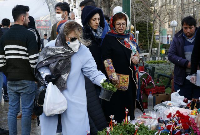 Au Bazaar de Téhéran, le grand marché de la capitale, le 19 mars. Malgré une propagation rapide du coronavirus dans le pays, les mesures de confinement restent légères en Iran. (illustration)