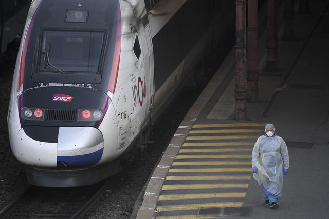 Le TGV est parti peu après 11 heures, direction les Pays-de-la-Loire.