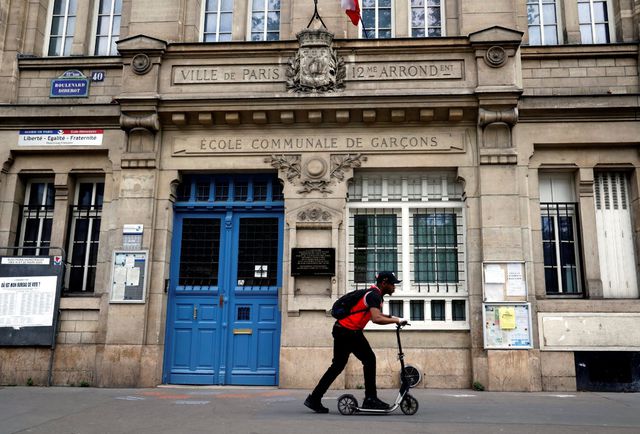 Une école élémentaire à Paris, fermée pour cause d'épidémie, le 24 avril 2020