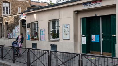 Après la détection d’un cas de Covid dans les jours qui ont suivi la rentrée, une classe de moyenne section de maternelle de l’école Hippolyte-Maindron, à Paris (XIVe), a été fermée.