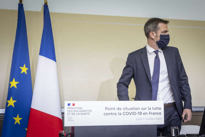 Le ministre de la santé, Olivier Véran, lors d’un point de situation sur la crise sanitaire, à&nbsp;l'hôpital Bichat à Paris, le 1er octobre.