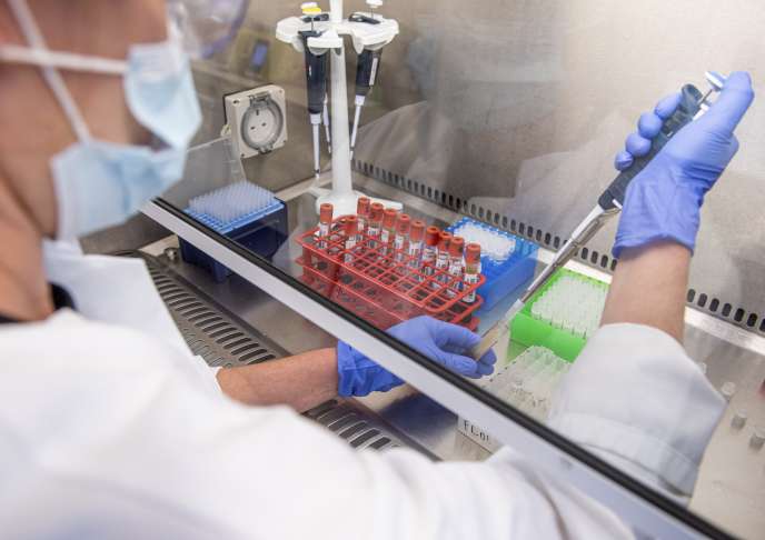 Université d’Oxford : travail sur son vaccin dans ses laboratoires britanniques, le&nbsp;25&nbsp;juin 2020.