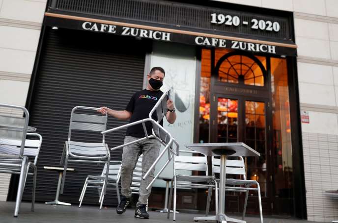 Dans la région espagnole de Catalogne, les bars, les restaurants et les cinémas rouvrent lundi, avec des capacités d’accueil limitées