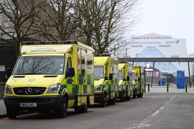« Le NHS est actuellement confronté à la plus dangereuse situation dont on puisse se souvenir », a alerté dans le « Sunday Times » Chris Whitty, médecin-chef pour l’Angleterre.