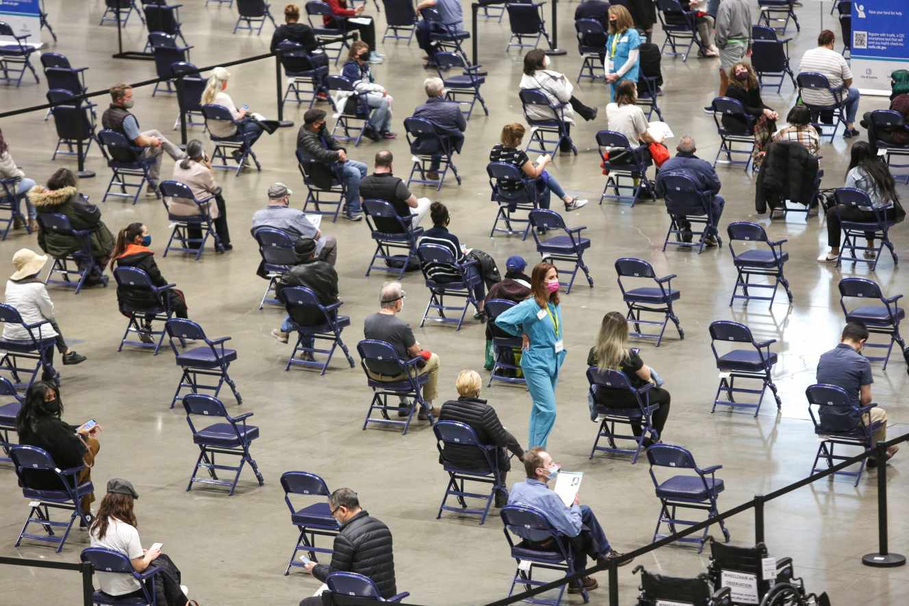 Dans un centre de vaccination à Seattle, aux Etats-Unis, le 13 mars 2021.