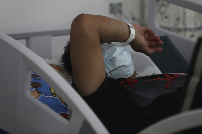 Un patient atteint du Covid-19 hospitalisé à Quito, le 22 avril.