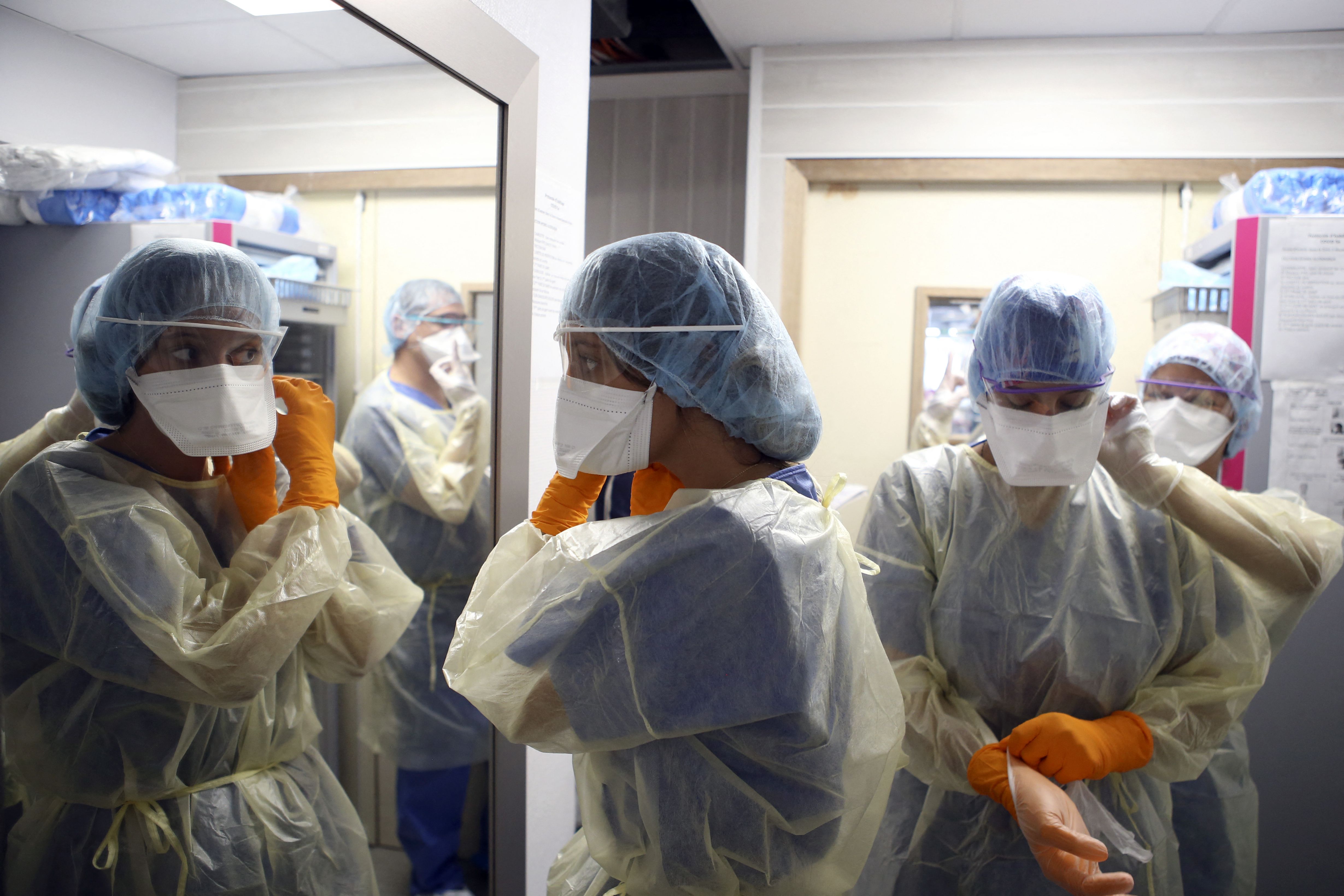 Avec 10 000 malades du Covid-19 la pression hospitalière s'accentue, laissant envisager de nouvelles...