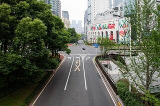 Une vue rue pendant le confinement dans le quartier de Pudong à Shanghai, le 30 mai 2022.
